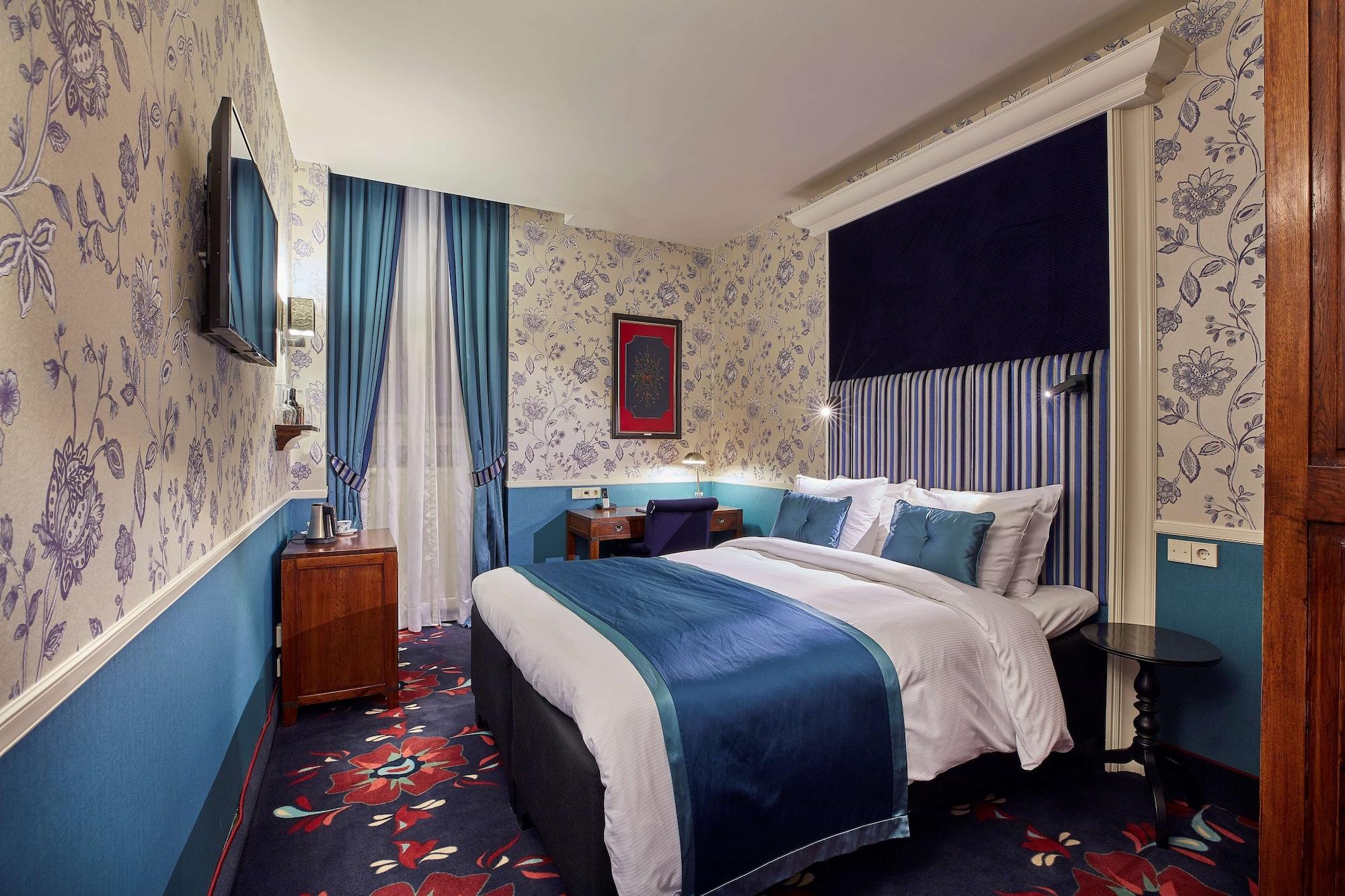 Carlton Ambassador 4*
