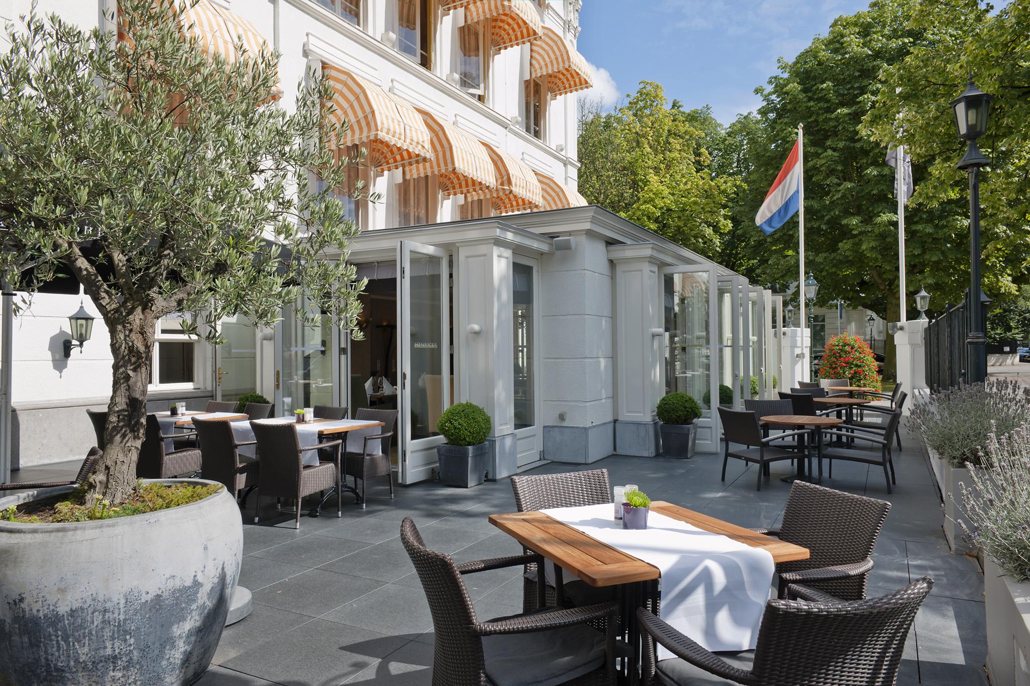 Carlton Ambassador Hotel 4*