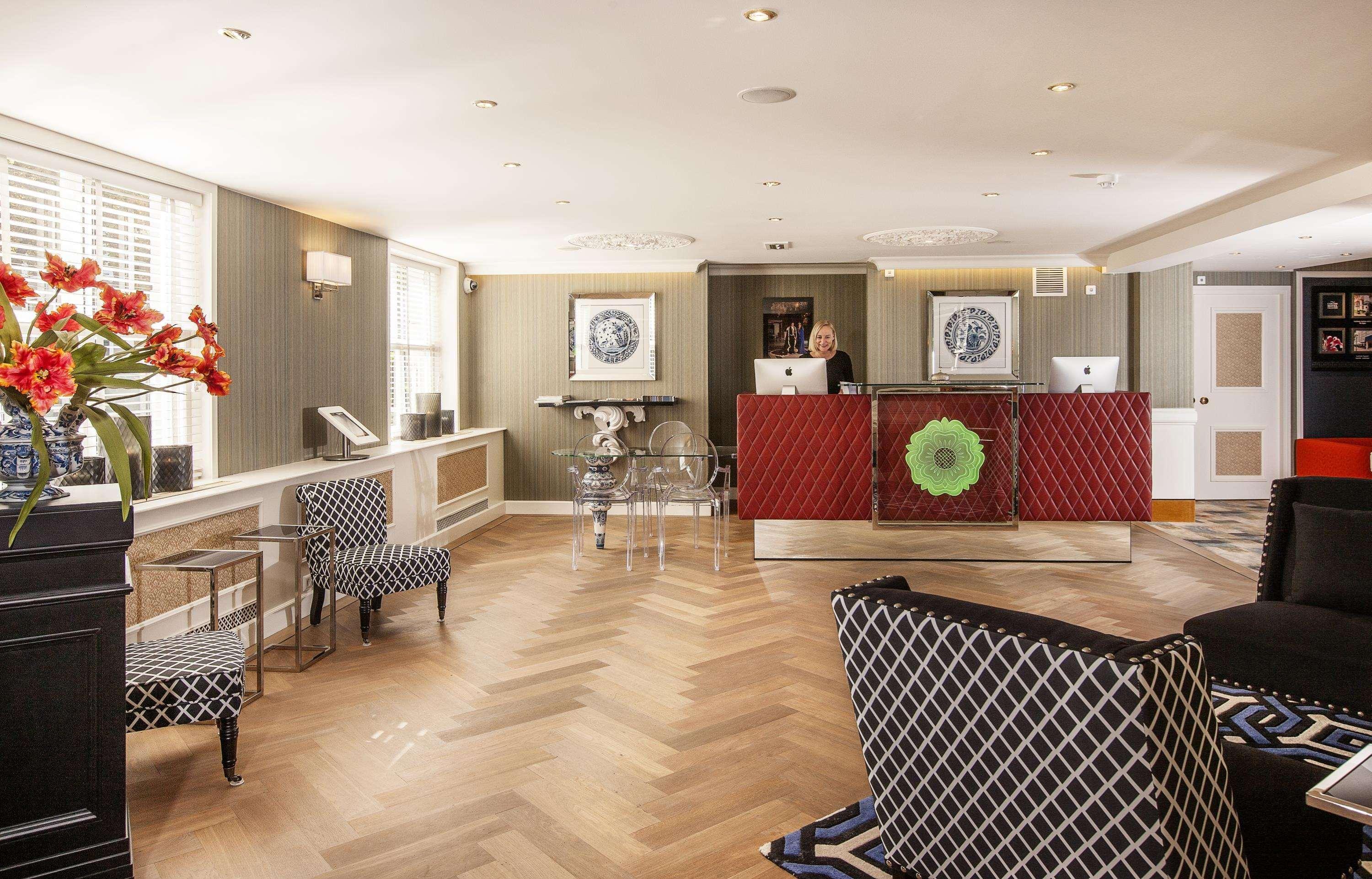 Carlton Ambassador Hotel