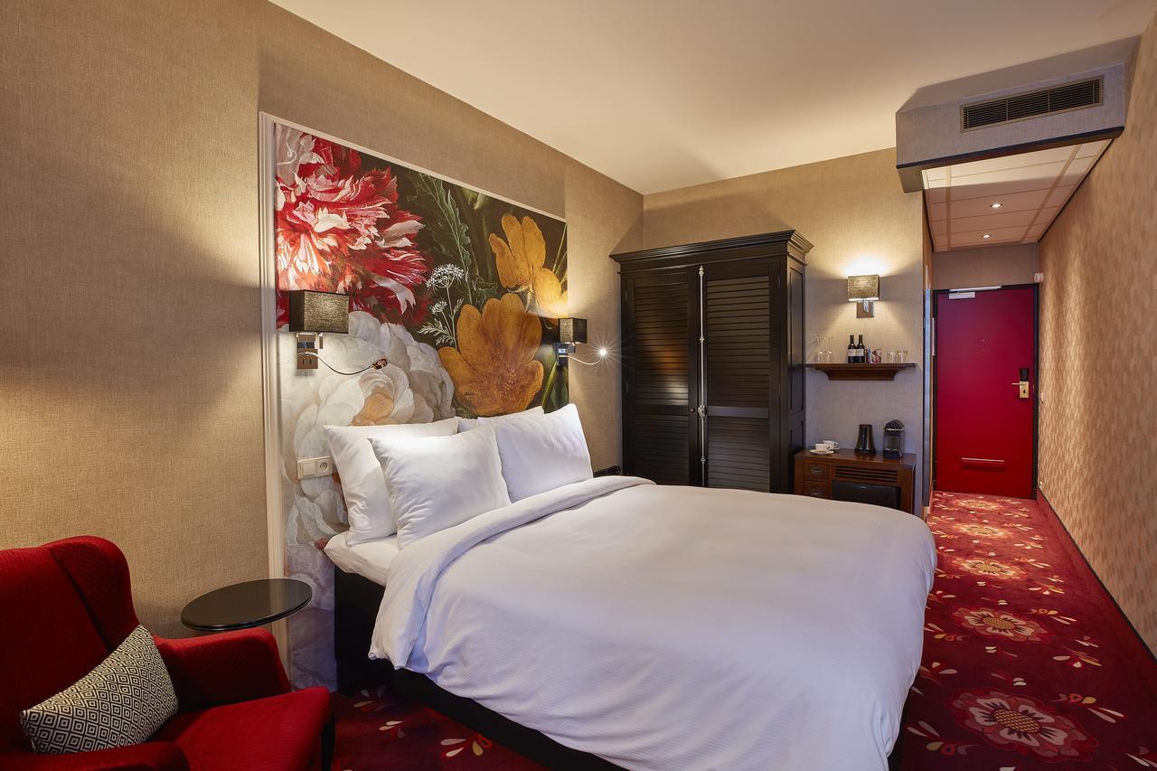 Carlton Ambassador Hotel 4*